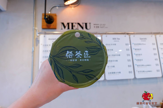 [食記] 台北中山 - 侍茶匠 茶味濃厚青茶王 大馬士革綠茶拿鐵淡淡的清香加上鮮奶的香醇 炎炎夏日 一杯在手消暑無窮 貫徹武士道精神的飲料店