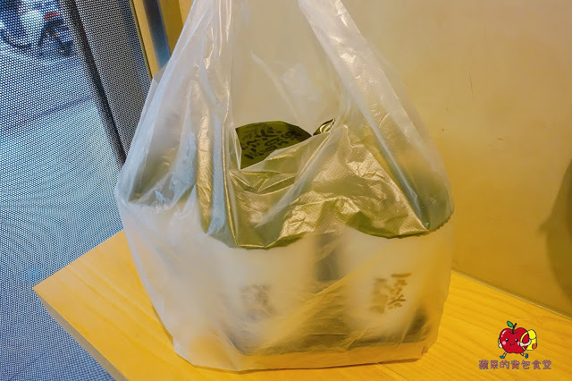 [食記] 台北中山 - 侍茶匠 茶味濃厚青茶王 大馬士革綠茶拿鐵淡淡的清香加上鮮奶的香醇 炎炎夏日 一杯在手消暑無窮 貫徹武士道精神的飲料店