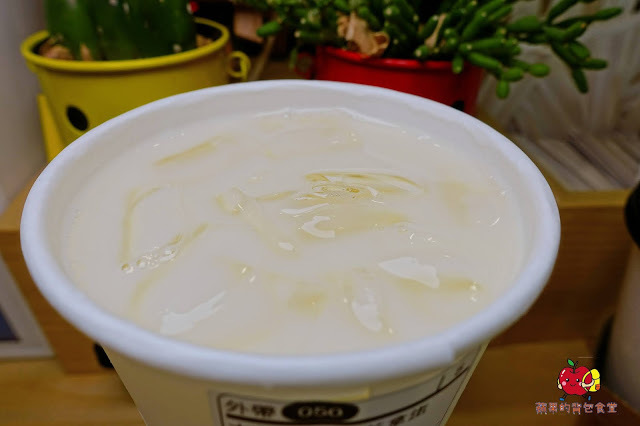 [食記] 台北中山 - 侍茶匠 茶味濃厚青茶王 大馬士革綠茶拿鐵淡淡的清香加上鮮奶的香醇 炎炎夏日 一杯在手消暑無窮 貫徹武士道精神的飲料店