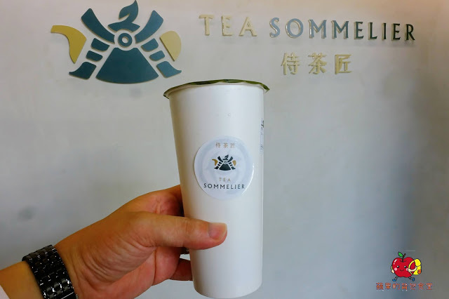 [食記] 台北中山 - 侍茶匠 茶味濃厚青茶王 大馬士革綠茶拿鐵淡淡的清香加上鮮奶的香醇 炎炎夏日 一杯在手消暑無窮 貫徹武士道精神的飲料店