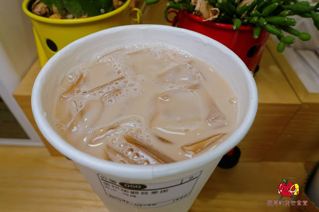 [食記] 台北中山 - 侍茶匠 茶味濃厚青茶王 大馬士革綠茶拿鐵淡淡的清香加上鮮奶的香醇 炎炎夏日 一杯在手消暑無窮 貫徹武士道精神的飲料店