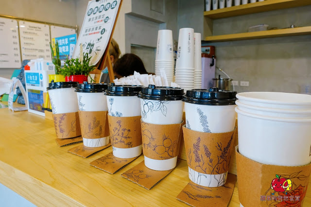 [食記] 台北中山 - 侍茶匠 茶味濃厚青茶王 大馬士革綠茶拿鐵淡淡的清香加上鮮奶的香醇 炎炎夏日 一杯在手消暑無窮 貫徹武士道精神的飲料店