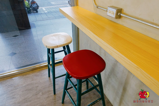 [食記] 台北中山 - 侍茶匠 茶味濃厚青茶王 大馬士革綠茶拿鐵淡淡的清香加上鮮奶的香醇 炎炎夏日 一杯在手消暑無窮 貫徹武士道精神的飲料店