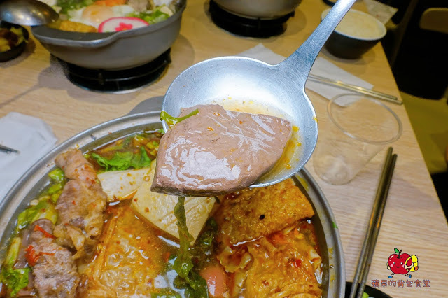 [食記] 新竹東區 - 甲黑哥 平價小火鍋 濃郁起司牛奶鍋香醇百搭 海鮮魚片鍋鮮甜份量足 飲料冰淇淋爆米花自助吧