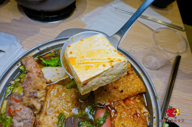 [食記] 新竹東區 - 甲黑哥 平價小火鍋 濃郁起司牛奶鍋香醇百搭 海鮮魚片鍋鮮甜份量足 飲料冰淇淋爆米花自助吧