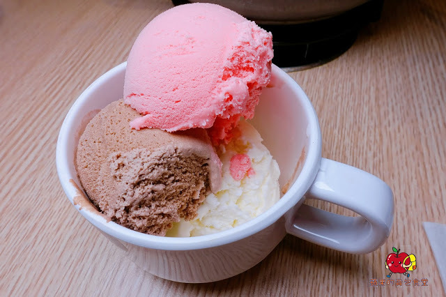 [食記] 新竹東區 - 甲黑哥 平價小火鍋 濃郁起司牛奶鍋香醇百搭 海鮮魚片鍋鮮甜份量足 飲料冰淇淋爆米花自助吧