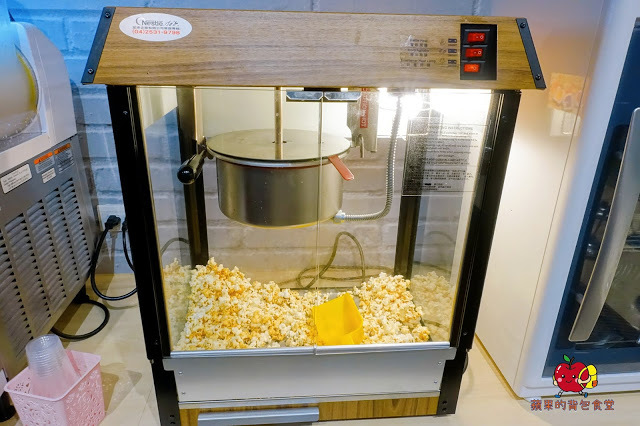 [食記] 新竹東區 - 甲黑哥 平價小火鍋 濃郁起司牛奶鍋香醇百搭 海鮮魚片鍋鮮甜份量足 飲料冰淇淋爆米花自助吧