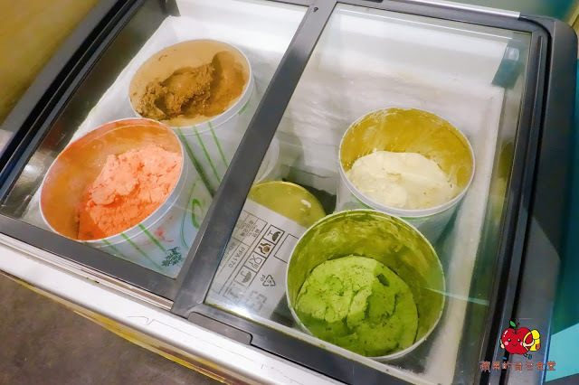 [食記] 新竹東區 - 甲黑哥 平價小火鍋 濃郁起司牛奶鍋香醇百搭 海鮮魚片鍋鮮甜份量足 飲料冰淇淋爆米花自助吧