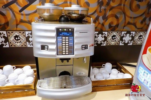 [食記] 新竹東區 - 甲黑哥 平價小火鍋 濃郁起司牛奶鍋香醇百搭 海鮮魚片鍋鮮甜份量足 飲料冰淇淋爆米花自助吧