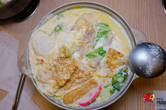 [食記] 新竹東區 - 甲黑哥 平價小火鍋 濃郁起司牛奶鍋香醇百搭 海鮮魚片鍋鮮甜份量足 飲料冰淇淋爆米花自助吧