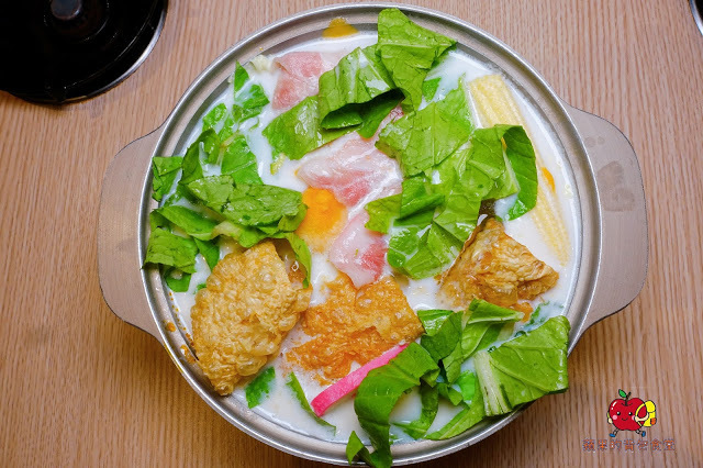 [食記] 新竹東區 - 甲黑哥 平價小火鍋 濃郁起司牛奶鍋香醇百搭 海鮮魚片鍋鮮甜份量足 飲料冰淇淋爆米花自助吧