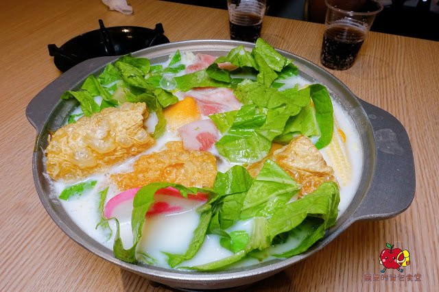 [食記] 新竹東區 - 甲黑哥 平價小火鍋 濃郁起司牛奶鍋香醇百搭 海鮮魚片鍋鮮甜份量足 飲料冰淇淋爆米花自助吧
