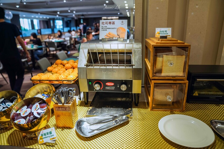 【嘉義西區｜住宿】新悦花園酒店。嘉義親子飯店推薦，寵物友善設有寵物旅館，多種親子設施，早餐有火雞肉飯