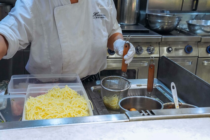 【嘉義西區｜住宿】新悦花園酒店。嘉義親子飯店推薦，寵物友善設有寵物旅館，多種親子設施，早餐有火雞肉飯