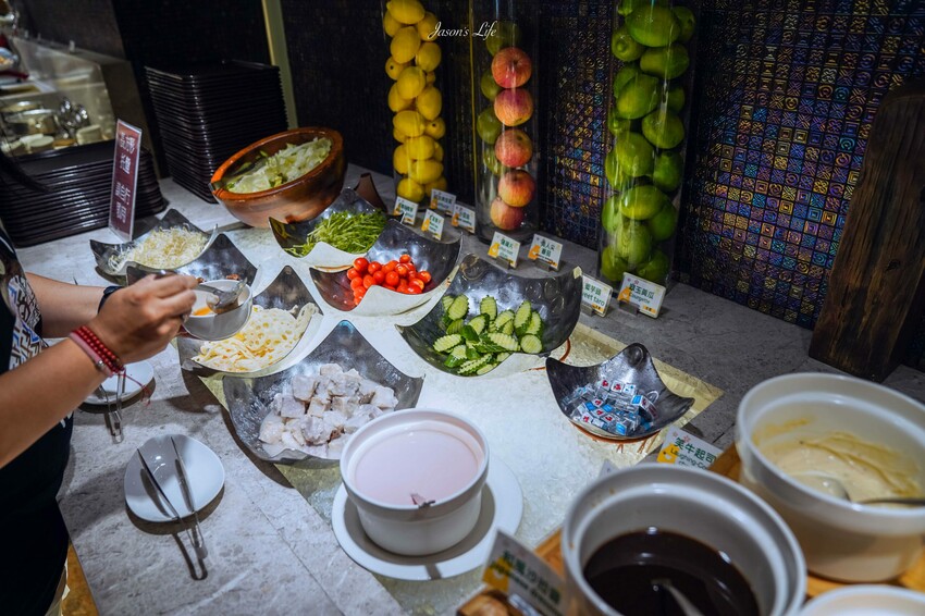 【嘉義西區｜住宿】新悦花園酒店。嘉義親子飯店推薦，寵物友善設有寵物旅館，多種親子設施，早餐有火雞肉飯