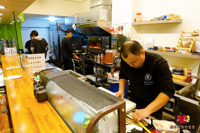 [壽司 丼飯] 新竹 賞壽司 - 充滿起司奶香又帶芥末味的龍蝦舞Pizza壽司 桑脆山藥搭配明太子鮭魚卵 入口即化的鮮嫩比目魚鰭邊肉