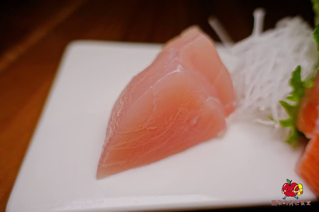 [壽司 丼飯] 新竹 賞壽司 - 充滿起司奶香又帶芥末味的龍蝦舞Pizza壽司 桑脆山藥搭配明太子鮭魚卵 入口即化的鮮嫩比目魚鰭邊肉