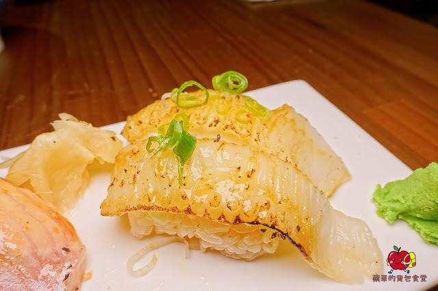 [壽司 丼飯] 新竹 賞壽司 - 充滿起司奶香又帶芥末味的龍蝦舞Pizza壽司 桑脆山藥搭配明太子鮭魚卵 入口即化的鮮嫩比目魚鰭邊肉
