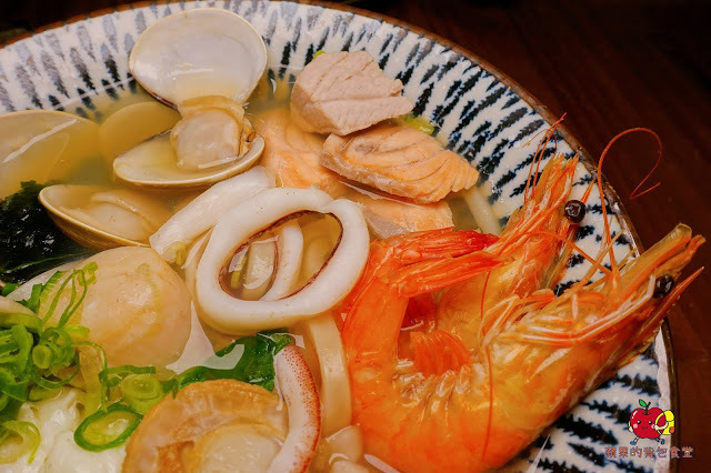 [壽司 丼飯] 新竹 賞壽司 - 充滿起司奶香又帶芥末味的龍蝦舞Pizza壽司 桑脆山藥搭配明太子鮭魚卵 入口即化的鮮嫩比目魚鰭邊肉