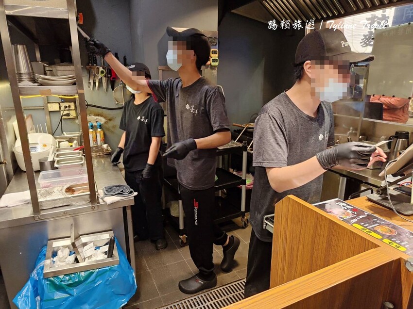 捷運公館站拉麵吃到飽！墨洋拉麵無限加麵吃到飽，激推干貝系 黑松露口味。