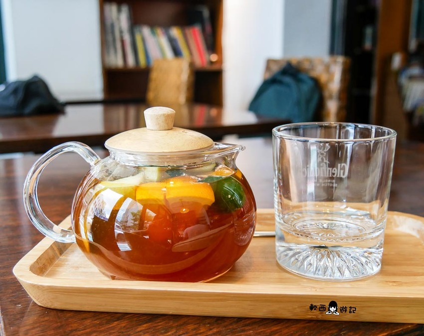 公館咖啡廳》Cafe Bastille台大●咖啡廳入夜更熱鬧!台大咖啡廳搖身一變小餐酒館 有包廂不限時台大咖啡廳好去處 - 軟西，遊記