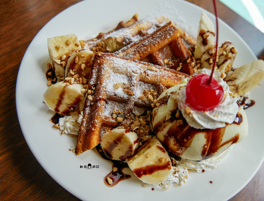 公館咖啡廳》Cafe Bastille台大●咖啡廳入夜更熱鬧!台大咖啡廳搖身一變小餐酒館 有包廂不限時台大咖啡廳好去處 - 軟西，遊記