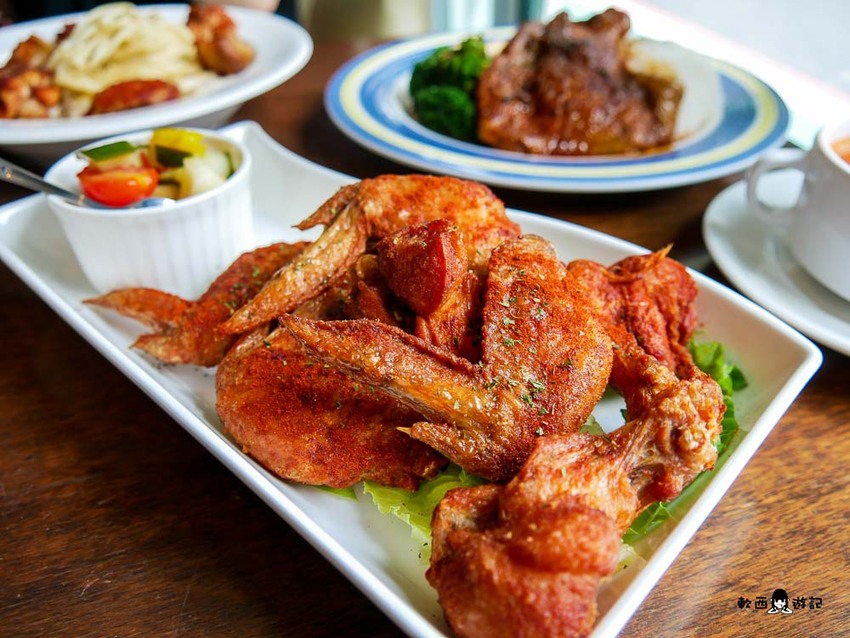 公館咖啡廳》Cafe Bastille台大●咖啡廳入夜更熱鬧!台大咖啡廳搖身一變小餐酒館 有包廂不限時台大咖啡廳好去處 - 軟西，遊記