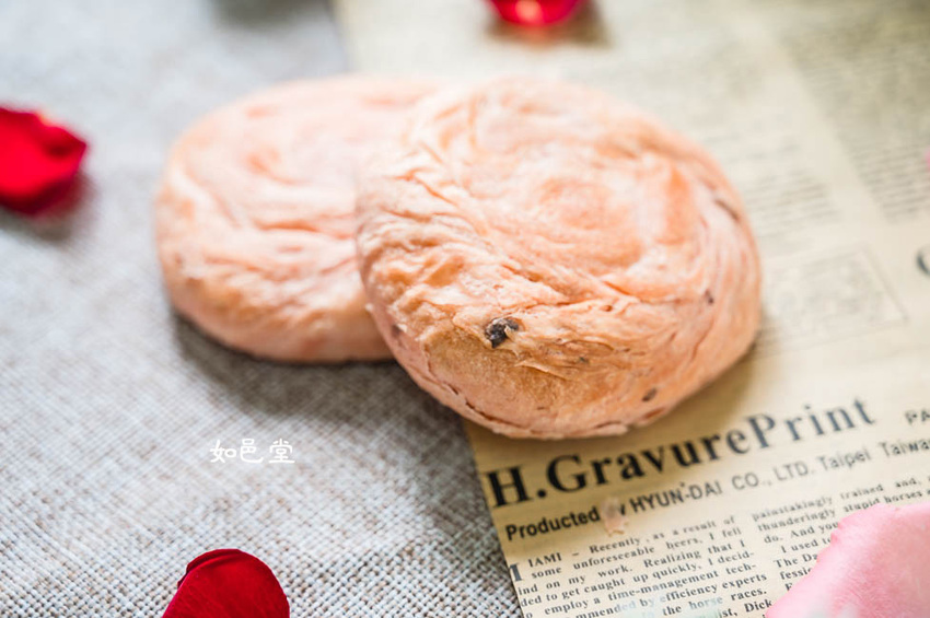 ｜台中伴手禮｜如邑堂餅家，榮獲五屆太陽餅比賽全國冠軍，夢幻少女系玫瑰太陽餅、舞Ｑ燒、夏威夷豆塔等，多種顛覆傳統的中式糕餅 - Hallo！Im 婷兒