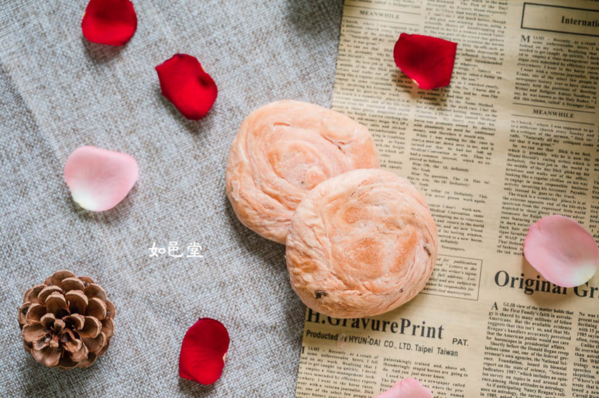 ｜台中伴手禮｜如邑堂餅家，榮獲五屆太陽餅比賽全國冠軍，夢幻少女系玫瑰太陽餅、舞Ｑ燒、夏威夷豆塔等，多種顛覆傳統的中式糕餅 - Hallo！Im 婷兒