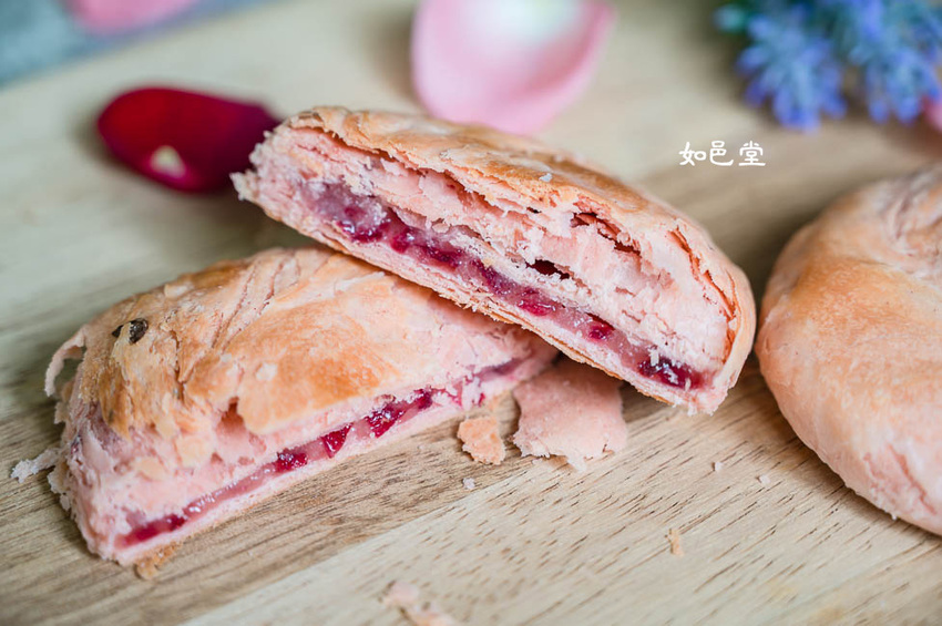 ｜台中伴手禮｜如邑堂餅家，榮獲五屆太陽餅比賽全國冠軍，夢幻少女系玫瑰太陽餅、舞Ｑ燒、夏威夷豆塔等，多種顛覆傳統的中式糕餅 - Hallo！Im 婷兒