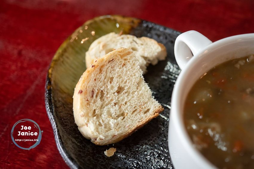 大溪最道地德國菜【德意的店】外酥內嫩豬腳｜超大份豬肋排｜多汁彈牙德國香腸 – 潔妮食旅生活