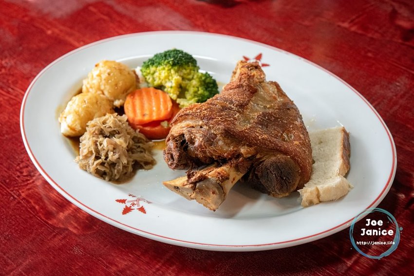 大溪最道地德國菜【德意的店】外酥內嫩豬腳｜超大份豬肋排｜多汁彈牙德國香腸 – 潔妮食旅生活