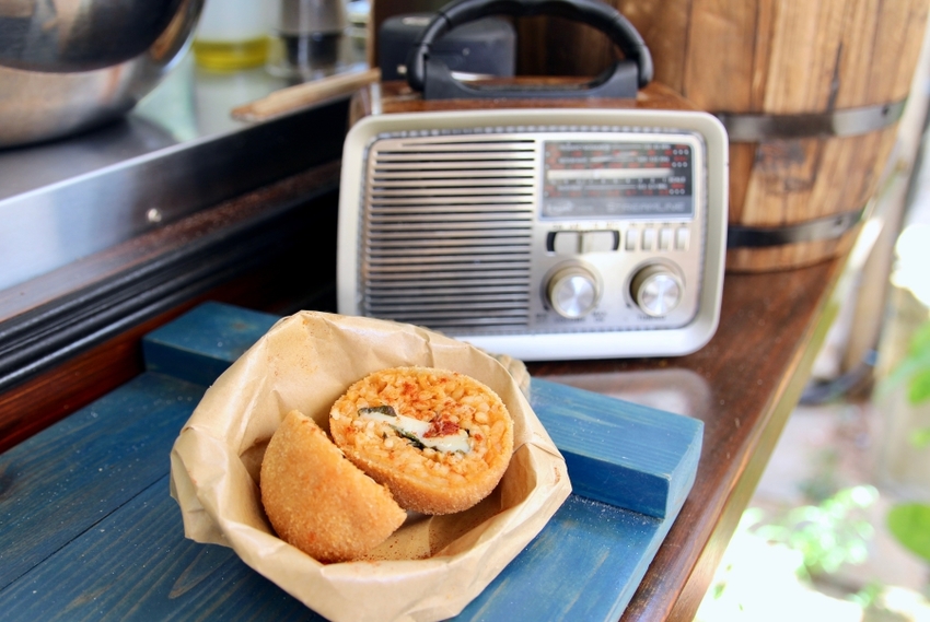 金門美食推薦 狗窩餐車 義式街頭小吃 帕尼尼三明治 在地人才找得到的秘密基地 打卡餐車超chill