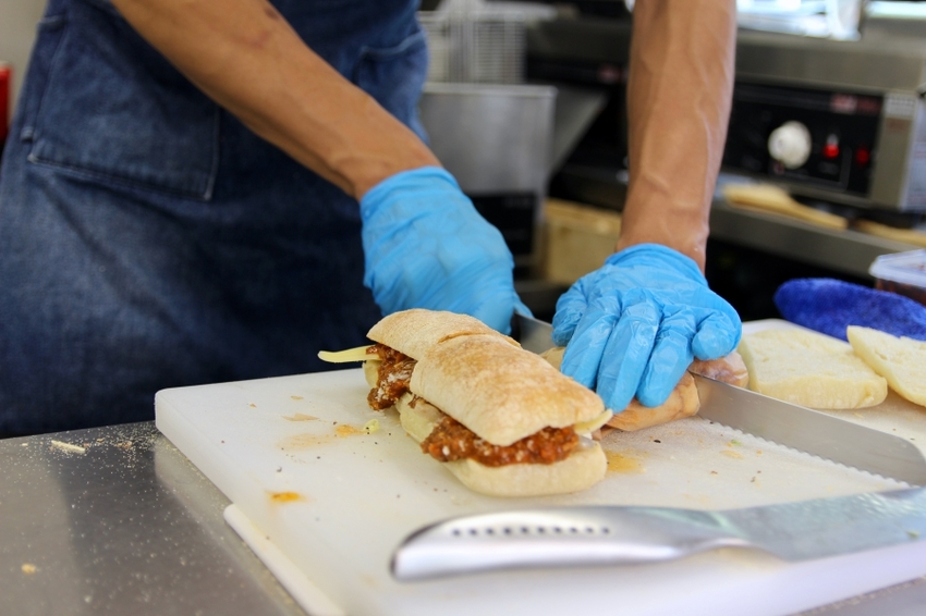 金門美食推薦 狗窩餐車 義式街頭小吃 帕尼尼三明治 在地人才找得到的秘密基地 打卡餐車超chill