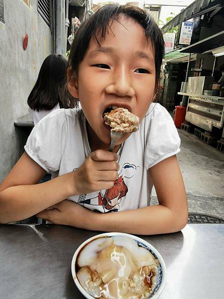 (雲林/斗六)吳記肉圓—火車站前西市場巷弄內的傳統美味值得品嚐 - COCO享天下(隆爸妤媽愛白白)