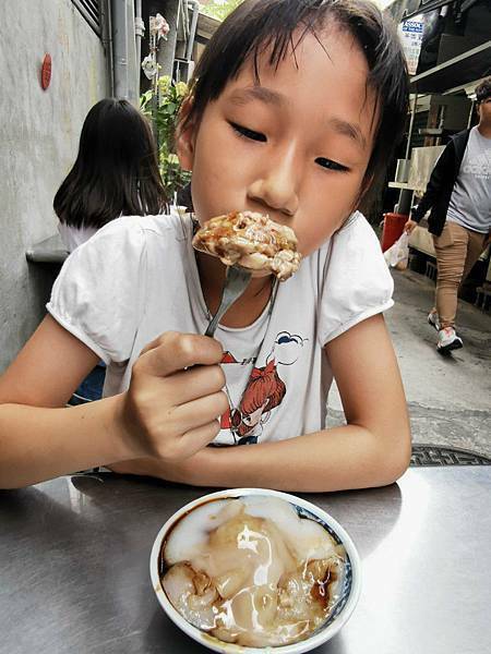 (雲林/斗六)吳記肉圓—火車站前西市場巷弄內的傳統美味值得品嚐 - COCO享天下(隆爸妤媽愛白白)