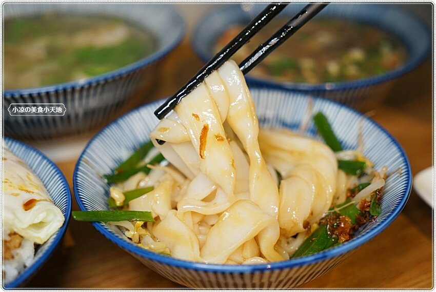 麵容餃好║在地人氣復古文青麵館只要銅板價！時光機帶你吃，國宴粄條、傳統麵食、現包手工水餃、小菜，愛麵族必收！