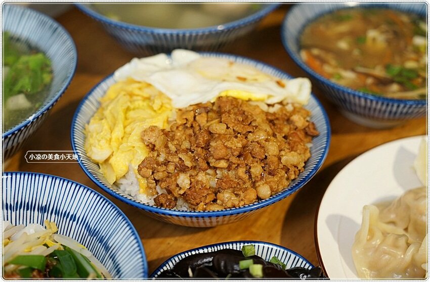 麵容餃好║在地人氣復古文青麵館只要銅板價！時光機帶你吃，國宴粄條、傳統麵食、現包手工水餃、小菜，愛麵族必收！