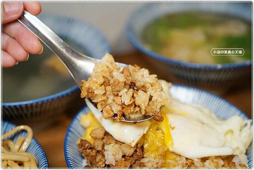 麵容餃好║在地人氣復古文青麵館只要銅板價！時光機帶你吃，國宴粄條、傳統麵食、現包手工水餃、小菜，愛麵族必收！