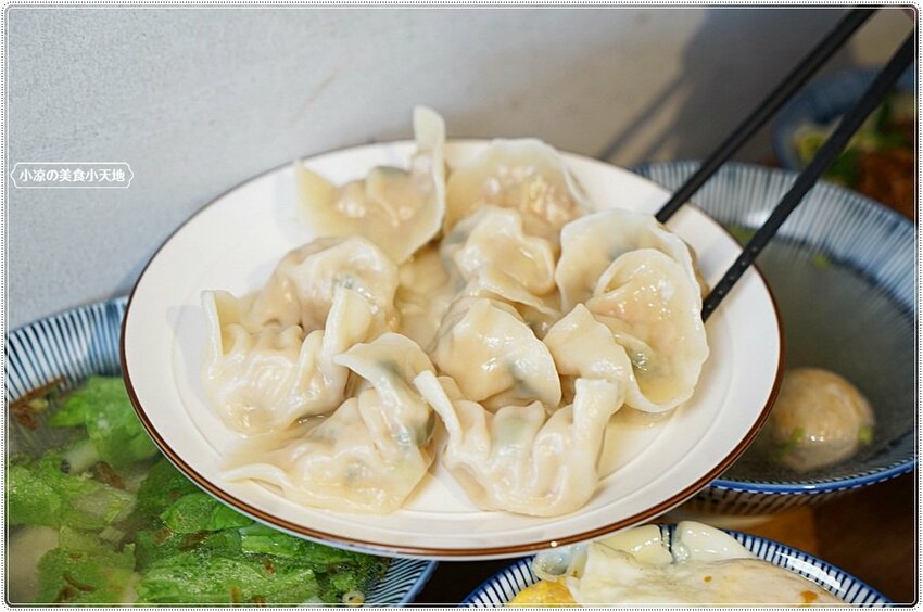 麵容餃好║在地人氣復古文青麵館只要銅板價！時光機帶你吃，國宴粄條、傳統麵食、現包手工水餃、小菜，愛麵族必收！