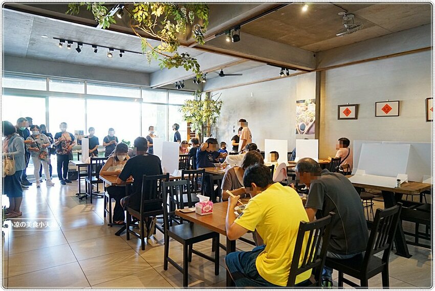 麵容餃好║在地人氣復古文青麵館只要銅板價！時光機帶你吃，國宴粄條、傳統麵食、現包手工水餃、小菜，愛麵族必收！