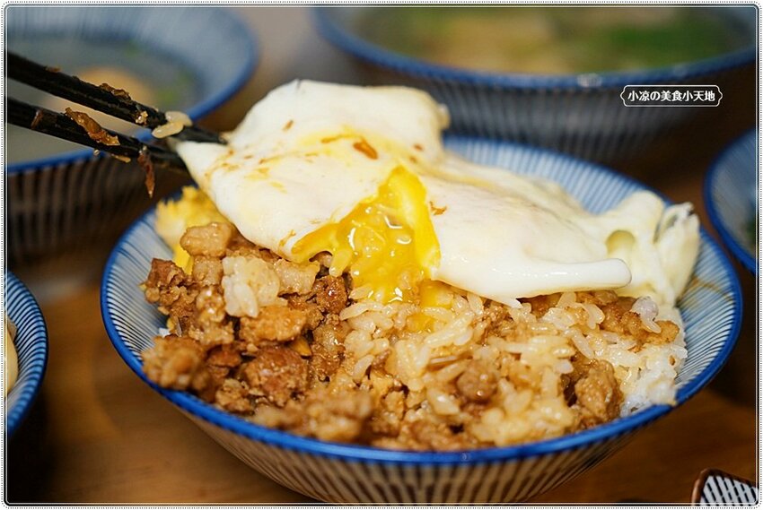麵容餃好║在地人氣復古文青麵館只要銅板價！時光機帶你吃，國宴粄條、傳統麵食、現包手工水餃、小菜，愛麵族必收！