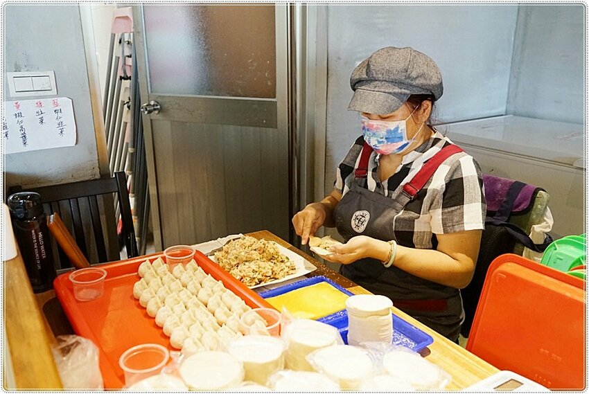 麵容餃好║在地人氣復古文青麵館只要銅板價！時光機帶你吃，國宴粄條、傳統麵食、現包手工水餃、小菜，愛麵族必收！