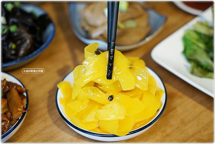 麵容餃好║在地人氣復古文青麵館只要銅板價！時光機帶你吃，國宴粄條、傳統麵食、現包手工水餃、小菜，愛麵族必收！