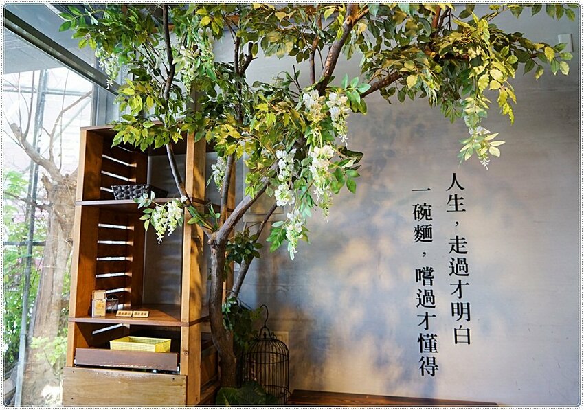 麵容餃好║在地人氣復古文青麵館只要銅板價！時光機帶你吃，國宴粄條、傳統麵食、現包手工水餃、小菜，愛麵族必收！