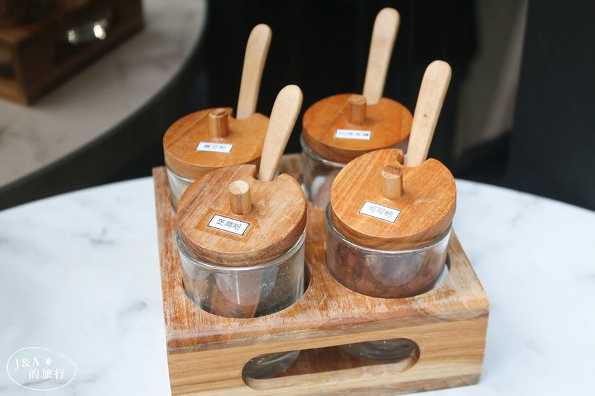 加入天然膠原蛋白的牛乳冰,有著細緻宛若奶昔般的口感,香濃爽口。Ootoro Milk 大とろ牛乳 @J&A的旅行 加入天然膠原蛋白的牛乳冰,有著細緻宛若奶昔般的口感,香濃爽口。Ootoro Milk 大とろ牛乳 @J&A的旅行