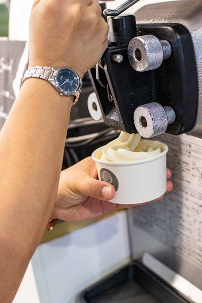 【台北美食】犁茶品記-百年老字號新創時代品牌,顛覆傳統,創意口味糕餅美食搶攻年輕市場