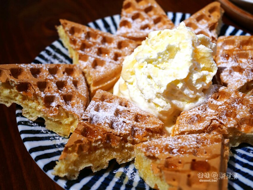 桃園市中壢區【理性&感性cafe】超萌療癒立體拉花&加價可指定圖案│咖哩飯/咖啡/甜點/下午茶 - 德妹看新世界