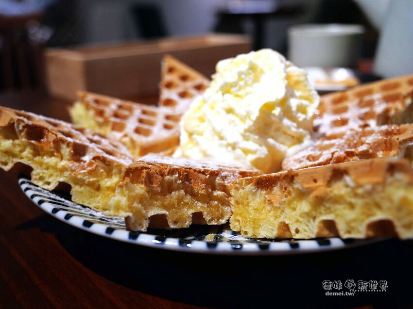 桃園市中壢區【理性&感性cafe】超萌療癒立體拉花&加價可指定圖案│咖哩飯/咖啡/甜點/下午茶 - 德妹看新世界