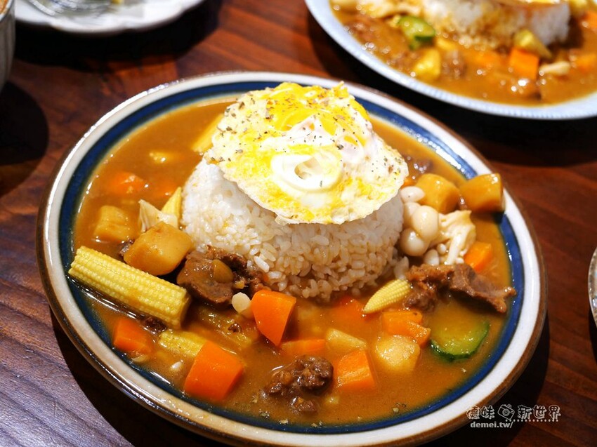 桃園市中壢區【理性&感性cafe】超萌療癒立體拉花&加價可指定圖案│咖哩飯/咖啡/甜點/下午茶 - 德妹看新世界